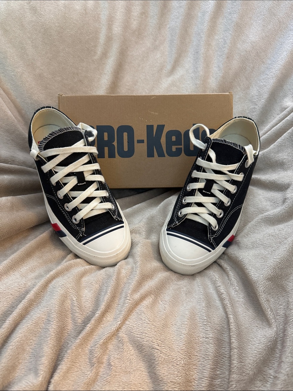 UNISEX Black Low-Top Canvas Sneakers with White Trim